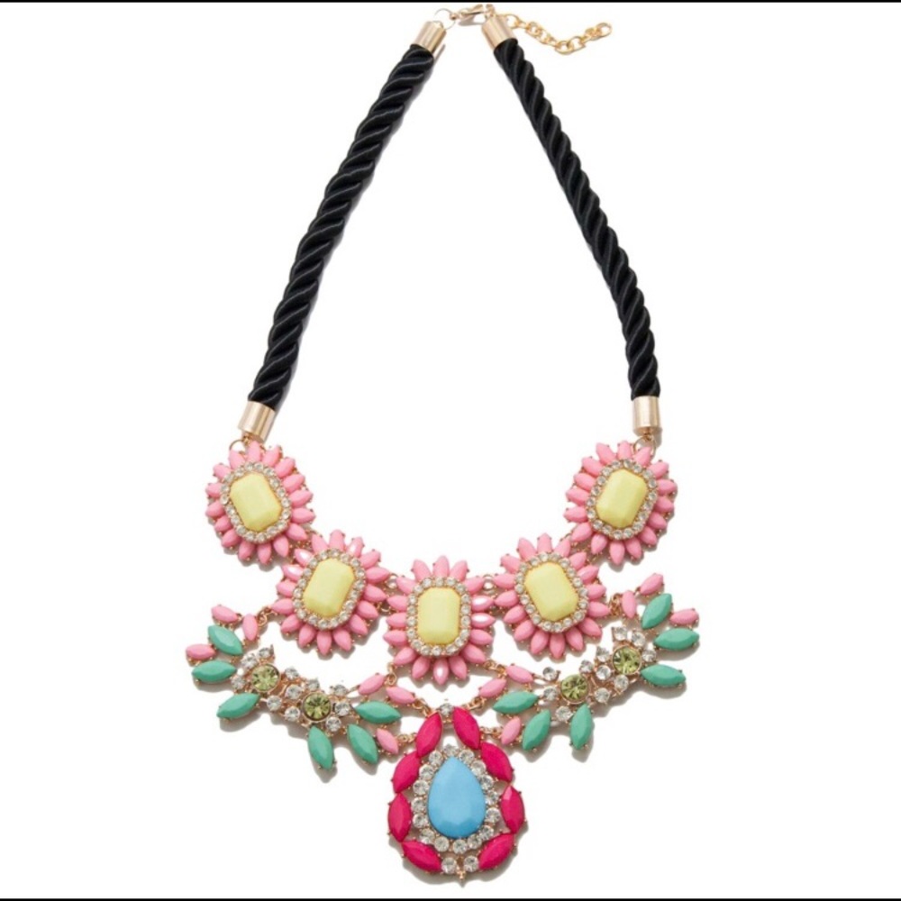 ⚡️FLASH SALE ⚡️Tropical Garden Statement Necklace - Picture 3 of 4